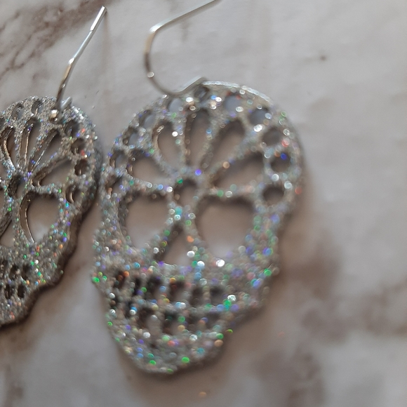 🆕️ Sparkly Sugar Skull Earrings - Picture 6 of 7